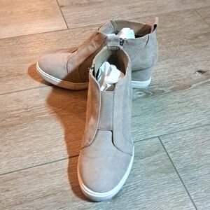 WEDGE SNEAKERS Tan 6.5